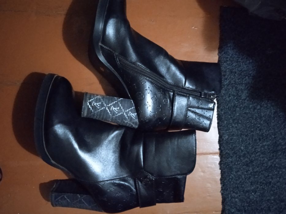 Зимние полусапожки и сапоги женские 36 размера