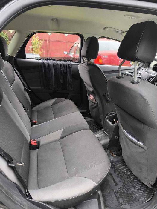 Ford Focus 1.6 TDCi – 115 CP, 2011 – Negru metalizat (Trend)