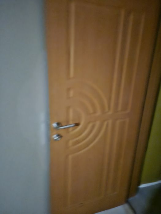 Продавам врати, употребявани употребявани 5бр вътрешни и  1бр външна