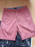 Pantaloni scurți bărbați și rochie Zara