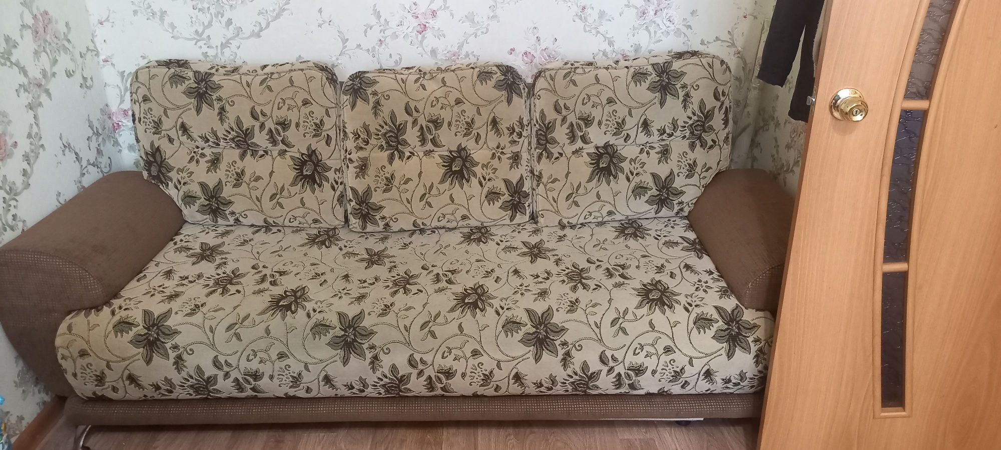 Продам  диван  б/у