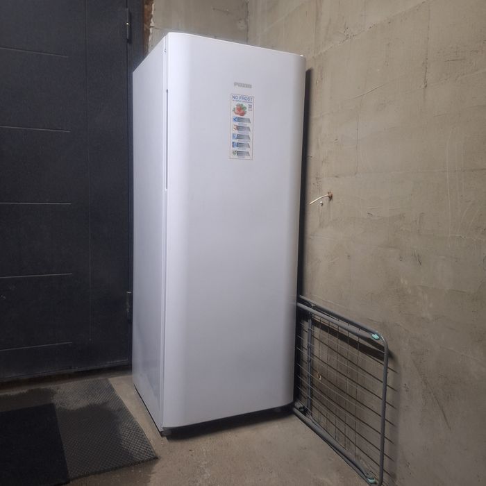 Морозильный шкаф