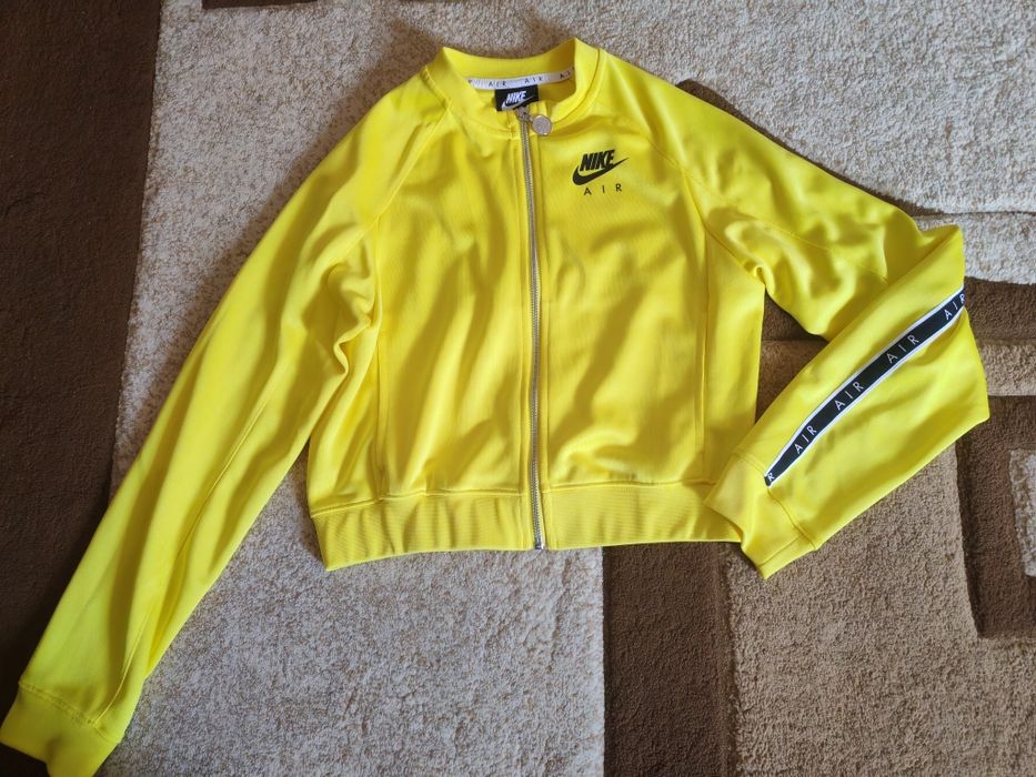 Bluza Nike marimea XS,de culoare galbena ,impecabila.