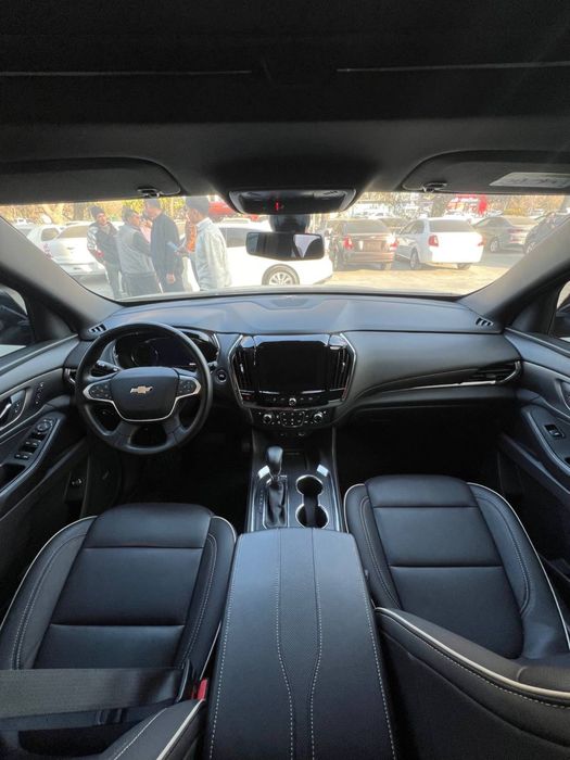 Traverse 2023 qora rangda