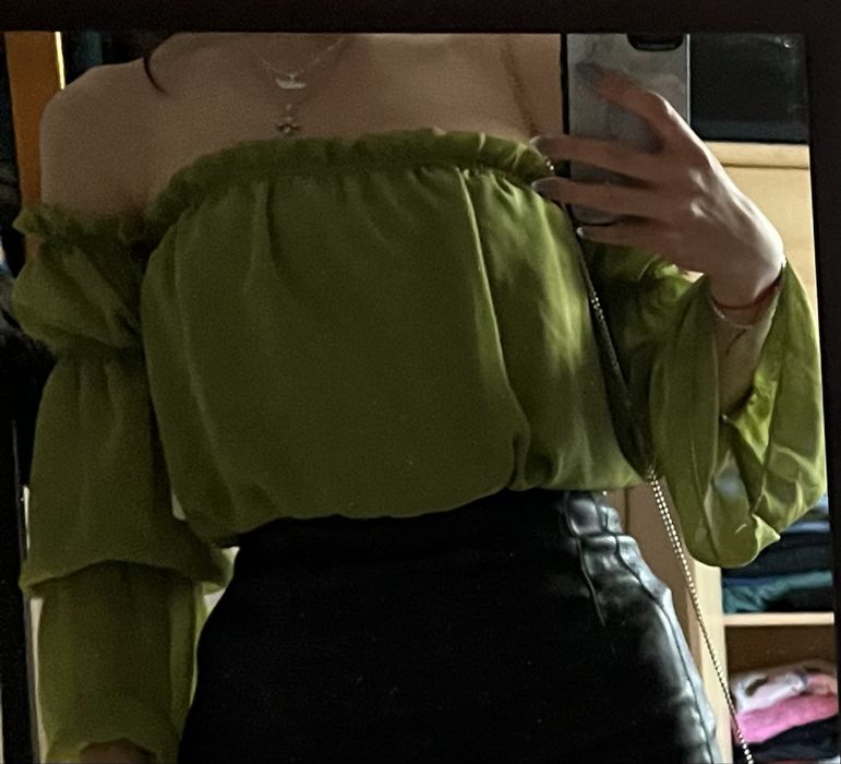 Дамска блуза с голи рамена