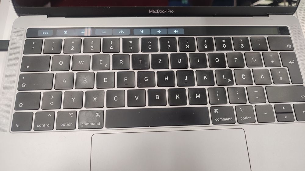 Apple macbook pro a1706 retina și touch bar