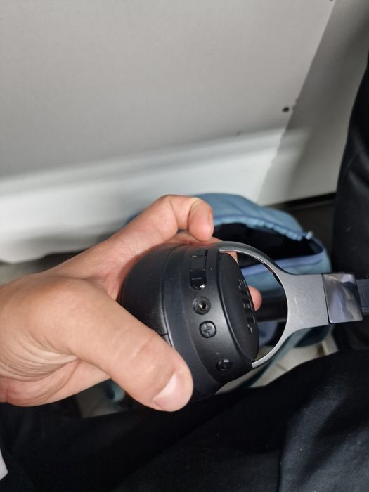 Vand casti jbl tune 760 nc urgent!!