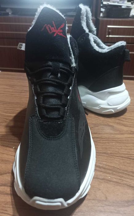 Мъжки зимни топли високи маратонки с пухена подплата