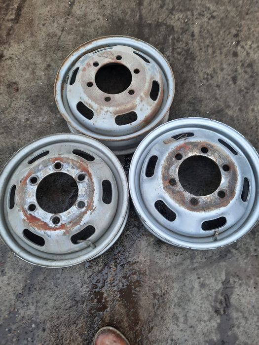 Vând 3 jante - Iveco Daily