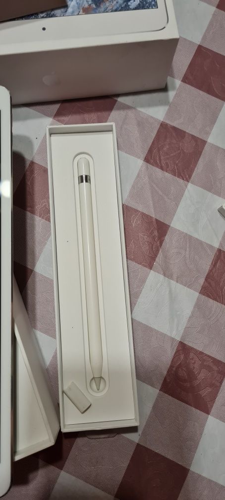Продавам 2бр. iPad Pro 10.5" Wi-Fi + Cellural 256Gb и 64Gb