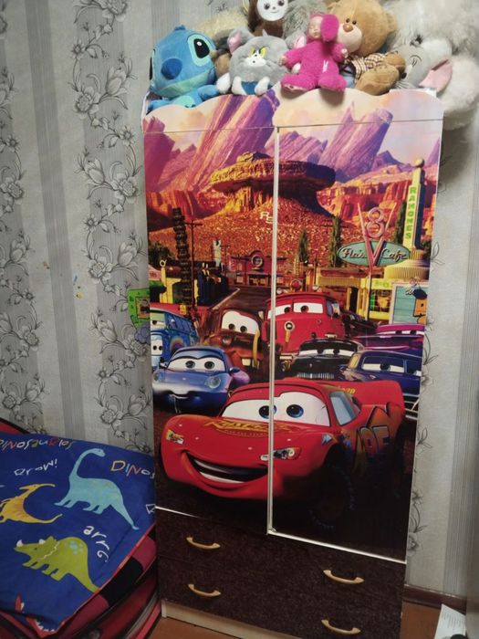 Кровать ва шкаф сотилади холати яхши