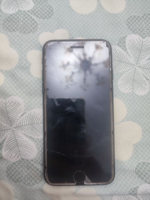 Продам      айфон