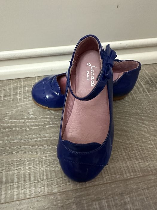 Продам обувь девочке