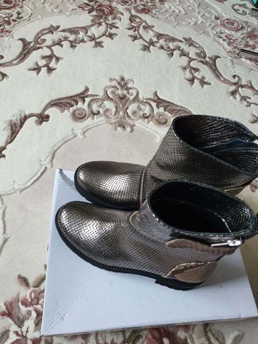 Ghete brand italian,argintii, piele naturala stampata si piele snake;