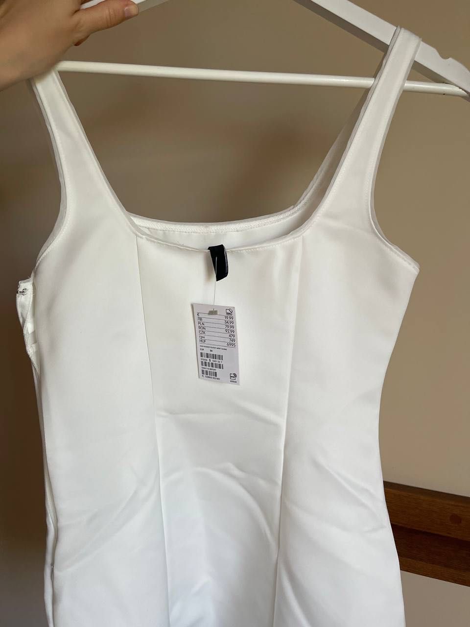 Нова бяла рокля H&M с етикет.