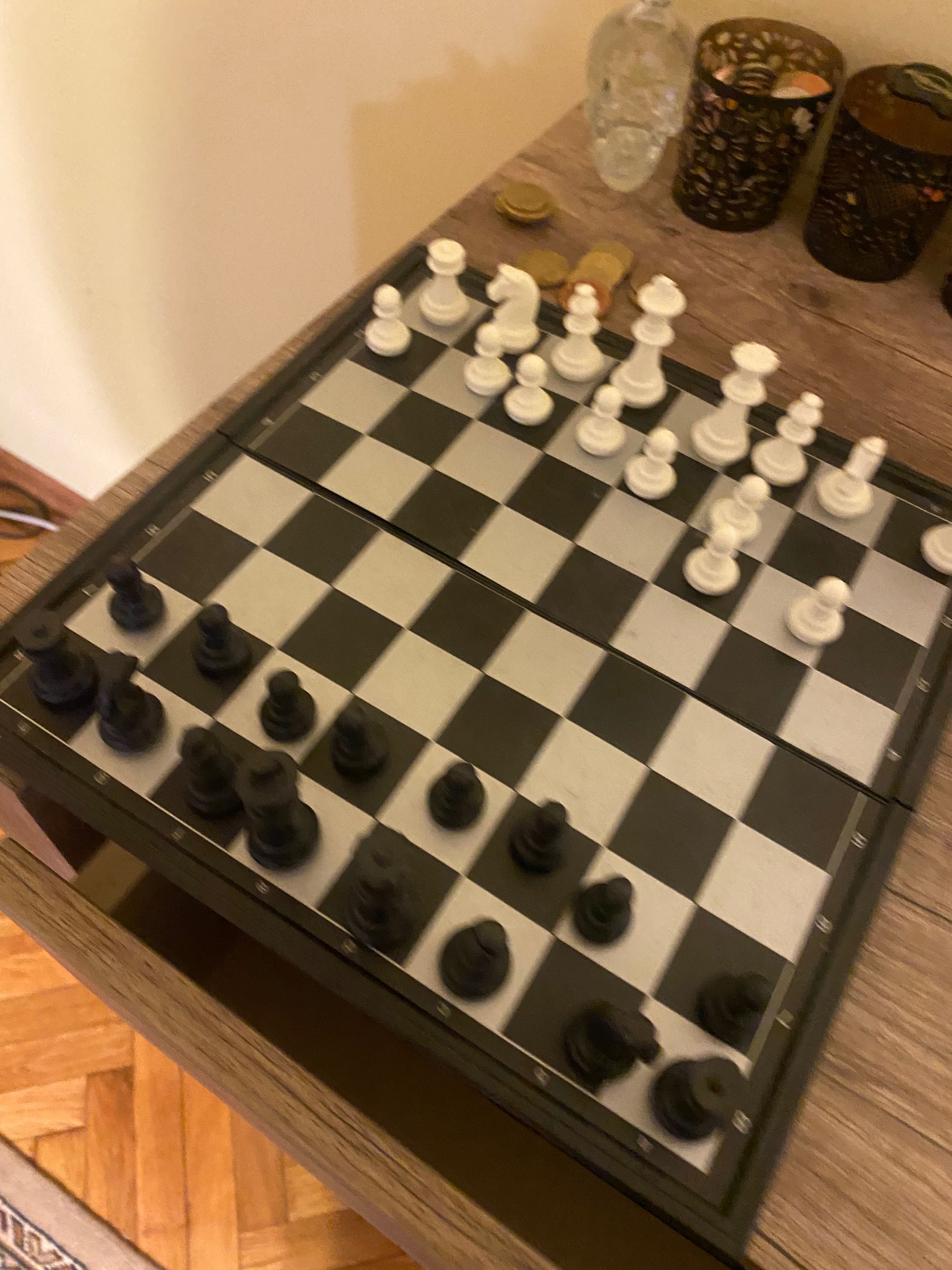 Chess board magnetic