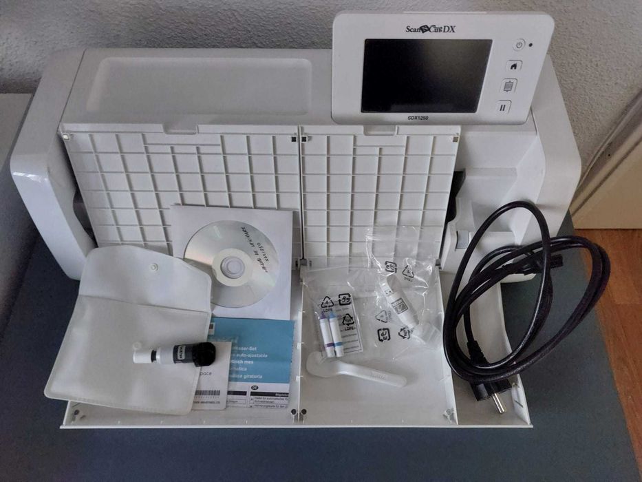 Scanner cu decupare / Plotter de tăiere Brother ScanNCut DX SDX1250