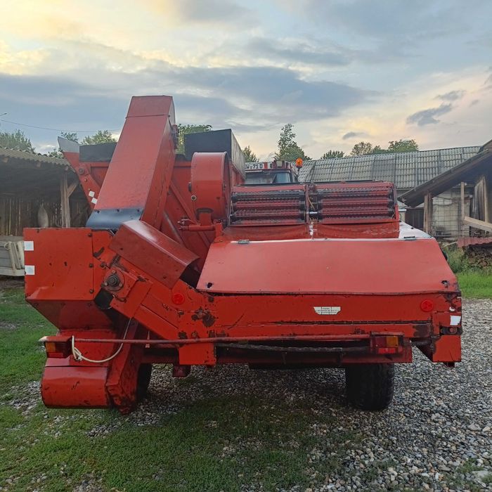 De vânzare culegătoare de porumb