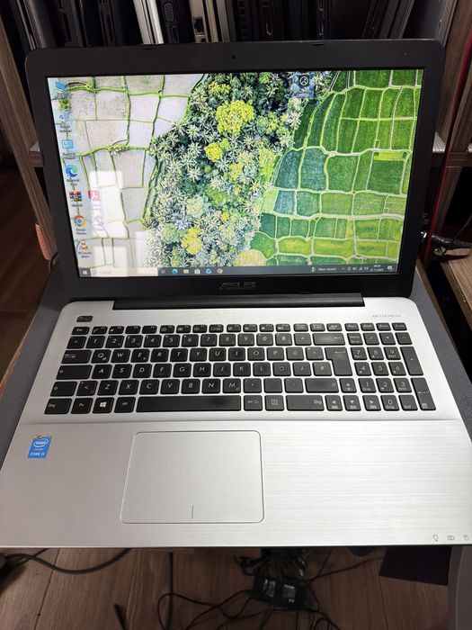 Laptop Asus i5 5gen 8g 240g ssd 15 Inch