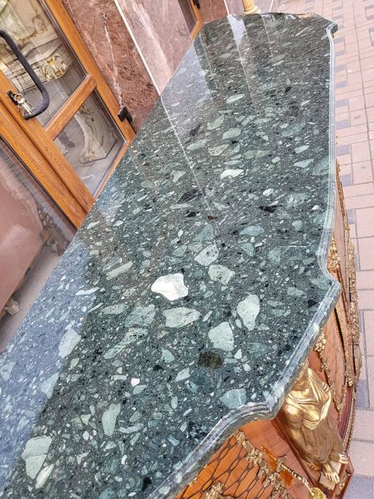 Феноменален шкаф в стил Луй  ХV