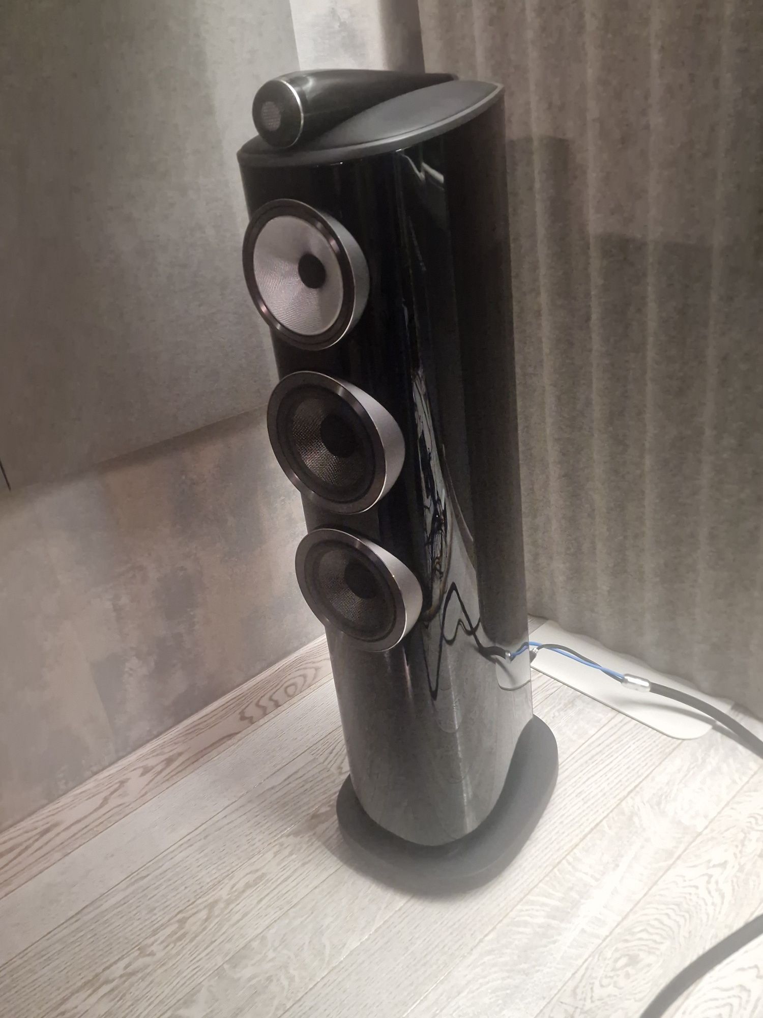 Колони  Bowers&Wilkins 804 D4