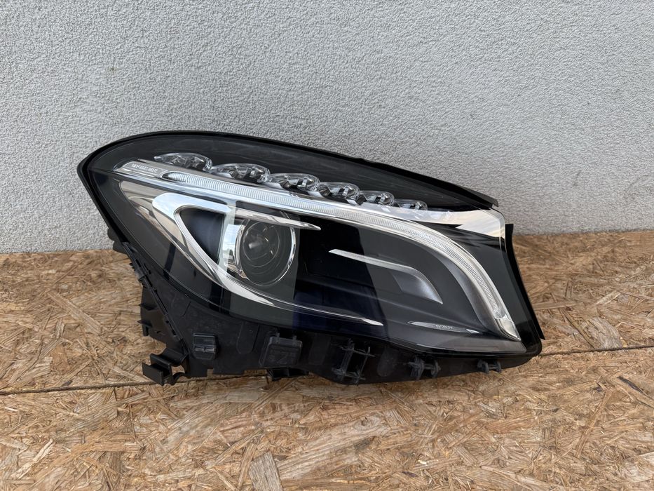 Far dreapta Mercedes GLA W156 Bi Xenon + LED Original Europa