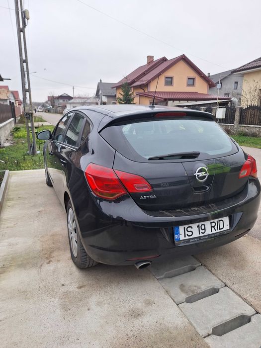 Opel astra din  2010