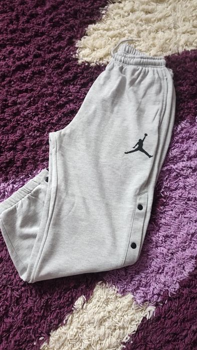 Pantaloni bărbați Jordan noi.