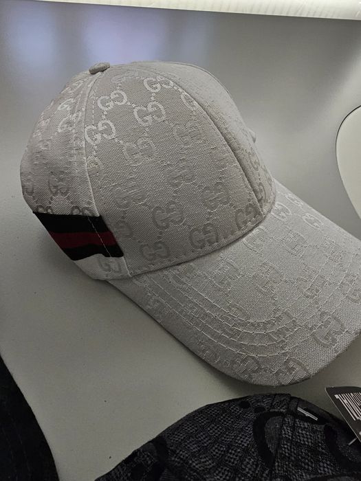 Шапки с козирка/Без размер