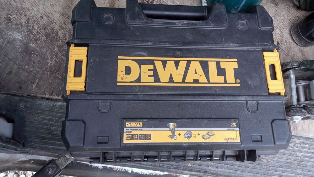 Vand DeWalt este aproape nou