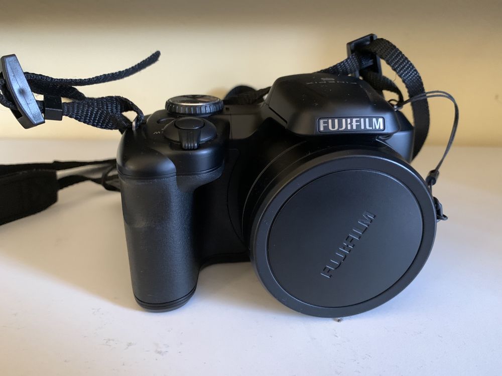Vând Fujifilm FinePix S8600