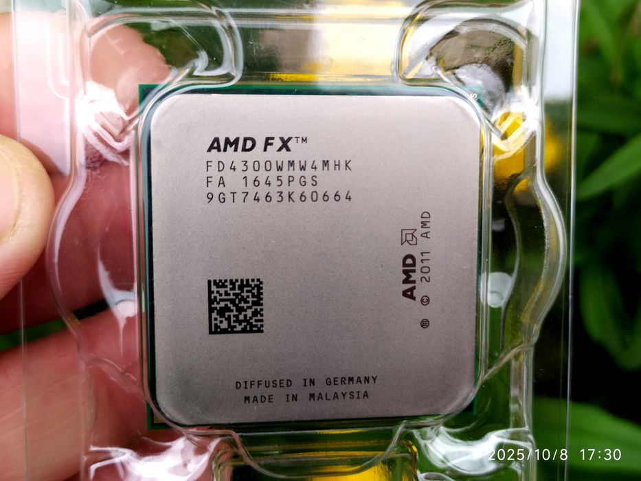 Продавам 4-ядрен процесор AMD FX-4300, 3.8/4.0GHz, 95W, Socket AM3+