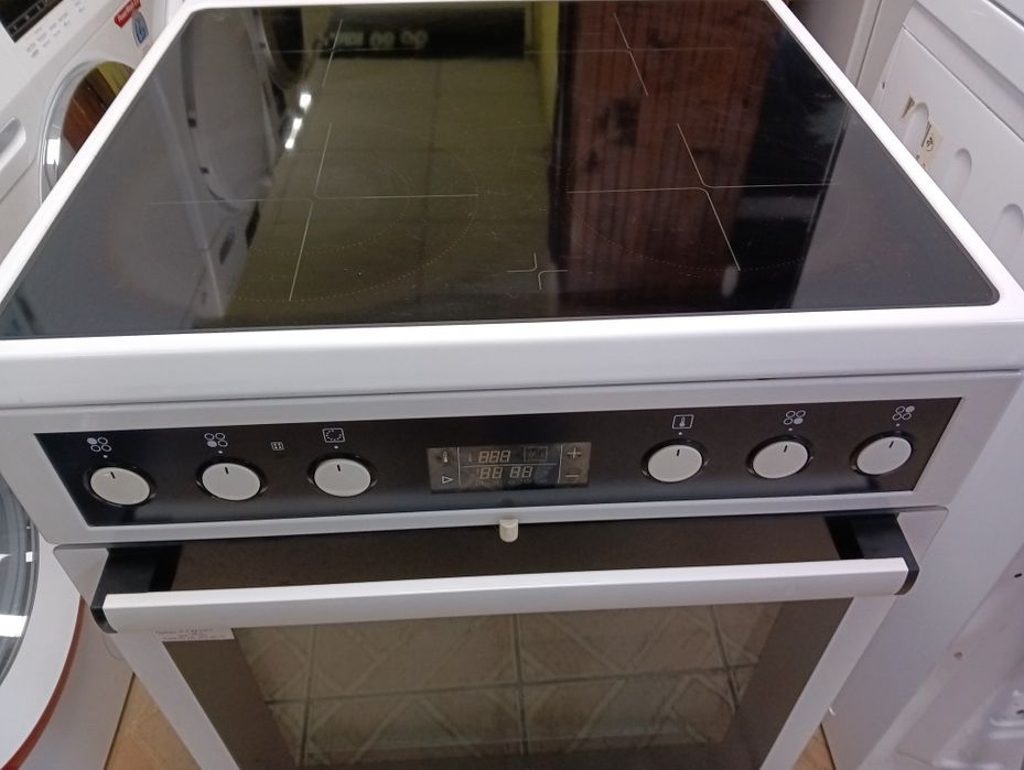 Свободно стояща печка с керамичен плот Gorenje с 2 години Гаранция