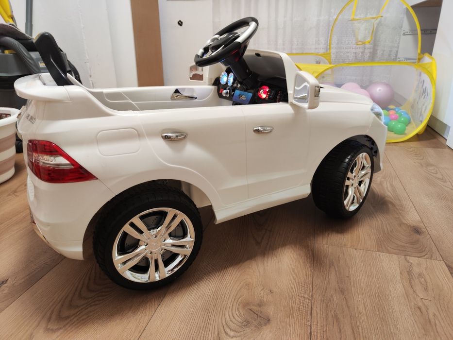 Детска кола Мерцедес с дистанционно!