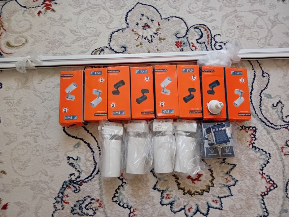 Продам трековые светильники