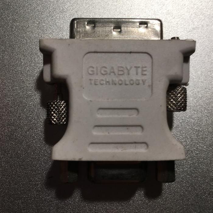 adaptor Gigabyte technology VGA (mama) la DVI (tata) nou