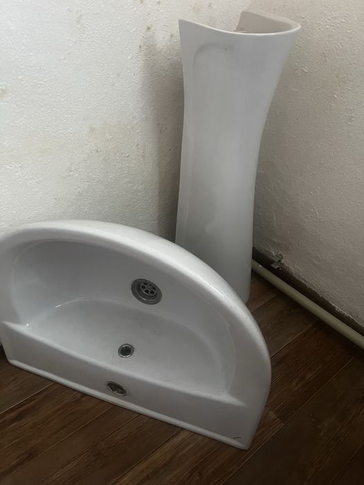 Продам раковину с тюльпаном