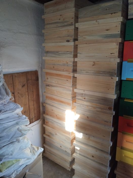 Магазини за пчелни кошери.