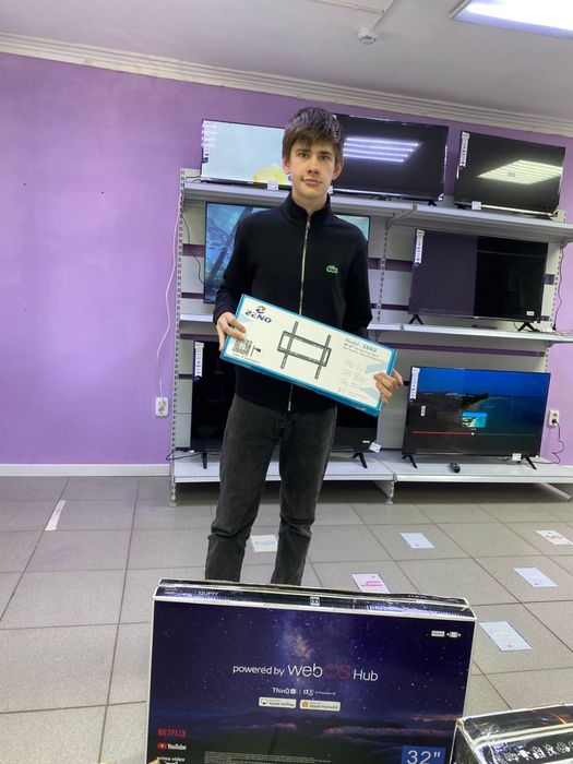 Телевизор новый со склада 80 см.