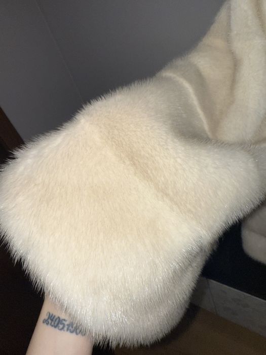 Палто от бяла норка