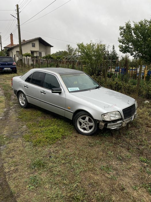 Мерцедес  ц200.