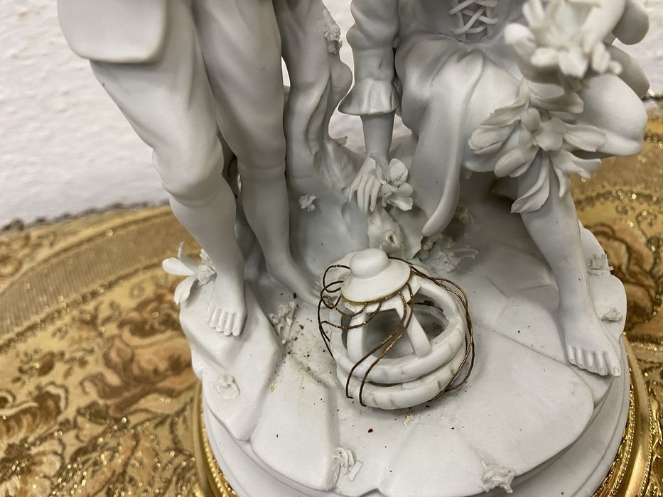 Италианска фигура от бисквитен порцелан
