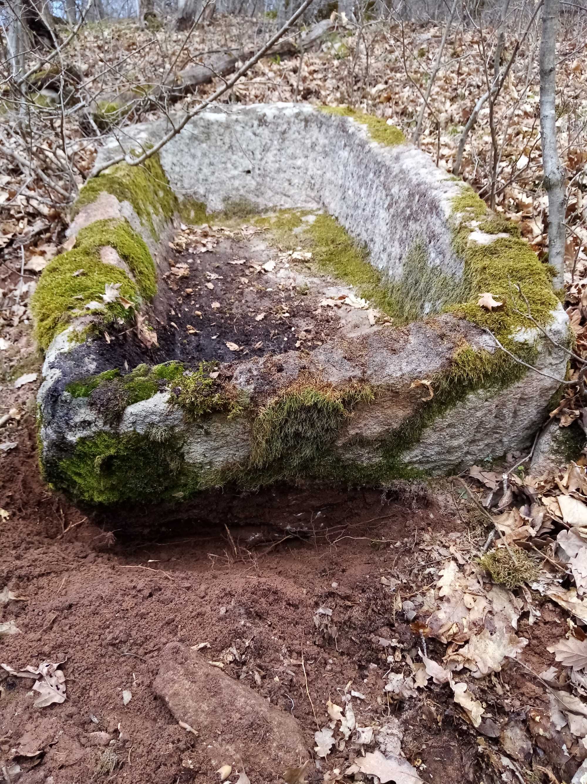 Старинно каменно корито голямо