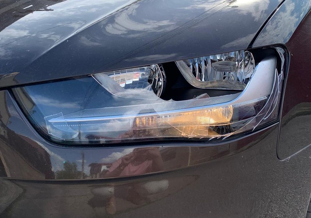 Far cu sticla sparta Audi A4 B8.5