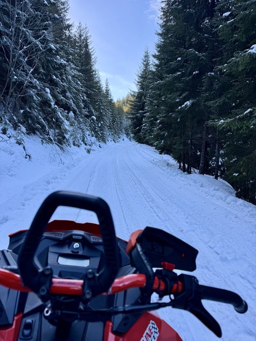 Snowmobil ski doo summit X 850 2019