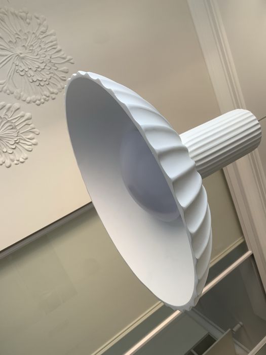 Продам люстру , материал гипс