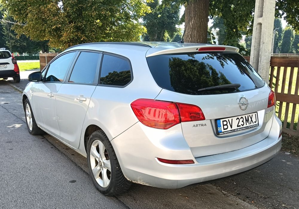 Vand Opel Astra J / 1.7 diesel / Navy XL / clima