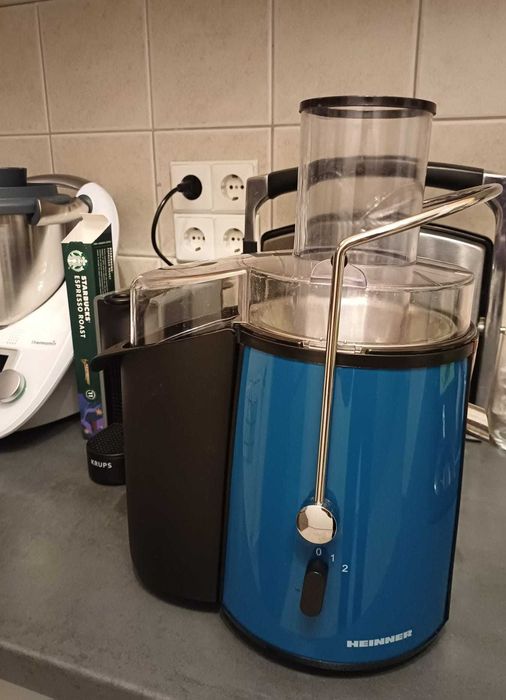 Storcător de fructe și legume Heinner XF-1000BL.