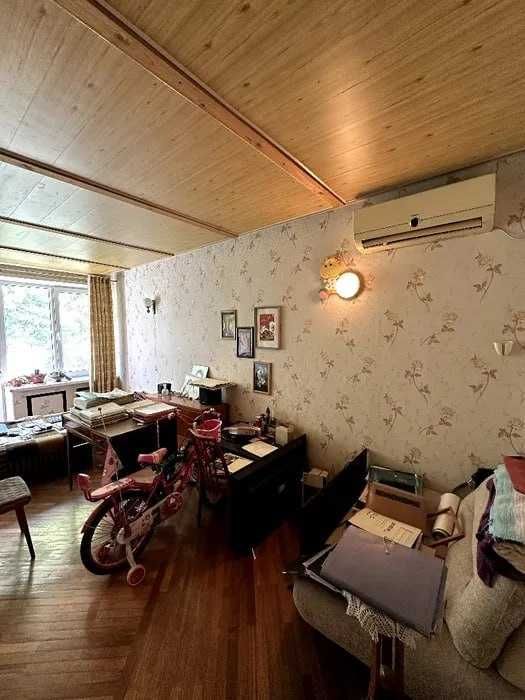 Ц2 17- maktab yonida 4/4/4 90m2 sotiladi !!!