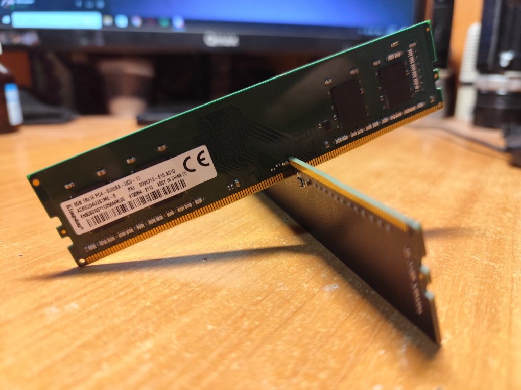 Продам две плашки оперативной памяти ddr 4 2x8 GB